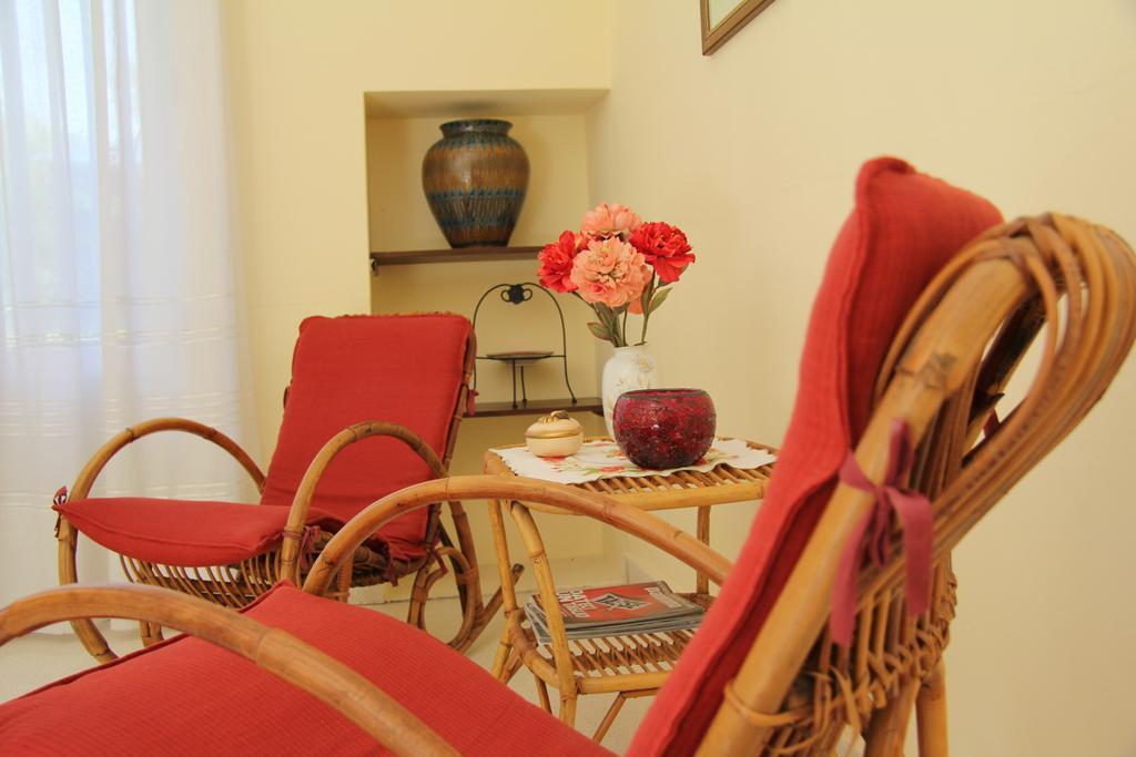 Parco Degli Aranci Bed & Breakfast Кутрофиано Екстериор снимка